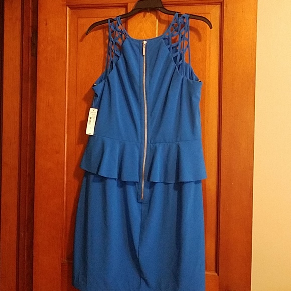 Dress - Picture 3 of 3